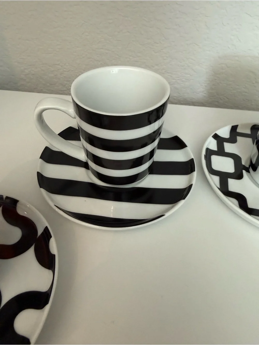 VTG Crate & Barrel Geometric Black White Espresso Cups Saucers Set